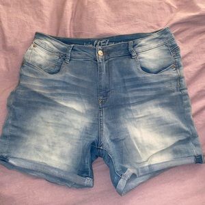 Mom Jean shorts